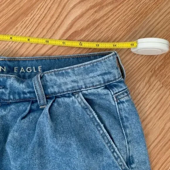 American Eagle Mom Denim Jean Shorts Medium Wash Size 8 Pleated Classic 90's - Picture 5 of 8